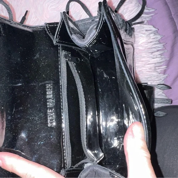 Steve Madden Glossy Black
Steve Madden Diego shoulder bag with top handle - Picture 9 of 12